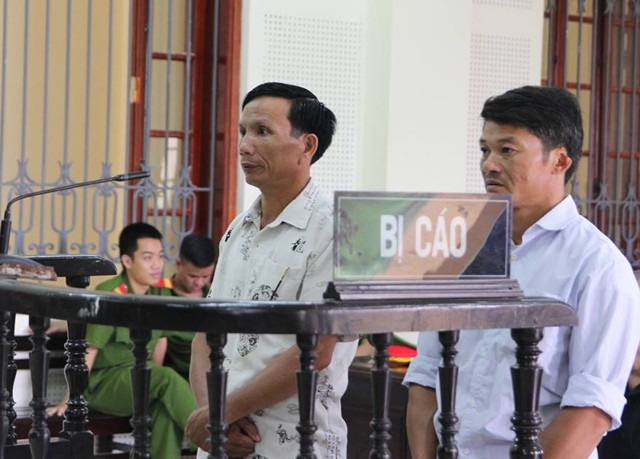 Nghệ An không có người đứng đầu nào bị xử lý trách nhiệm vì để xảy ra tham nhũng - 2 Hai cán bộ Công an xã Diễn Hải (huyện Diễn Châu) bị xét xử về tội Nhận hối lộ