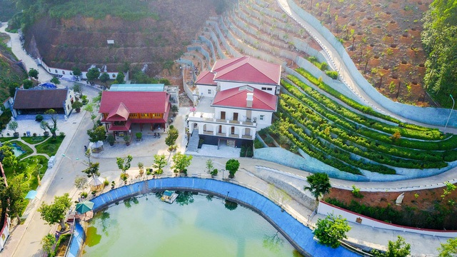 "Nóng" chuyện làm giàu của ông Giám đốc Sở và thói tiêu xài tầng lớp đại gia giàu xổi - 1 Dinh thự khủng của gia đình ông Phạm Sỹ Quý.