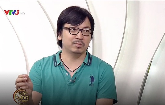 “GS Xoay” Đinh Tiến Dũng bàn luận vui quanh chuyện “đàn ông lười” - 1 Nhân vật Đinh Tiến Dũng trò chuyện trong chương trình Café Sáng với VTV3. Ảnh: VTV.
