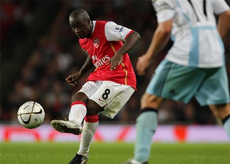 Những ngôi sao từng phục vụ cả Chelsea và Arsenal - 5
Diarra chỉ có một năm gắn bó với Arsenal