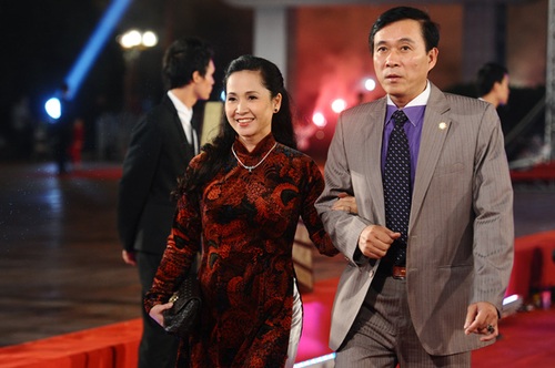 Cuộc đời khác biệt của hai bà mẹ cùng tên phim “Sống chung với mẹ chồng” - 4 NSND Lan Hương và NSND Đỗ Kỷ trong một sự kiện của ngành Điện ảnh. Ảnh: TL.