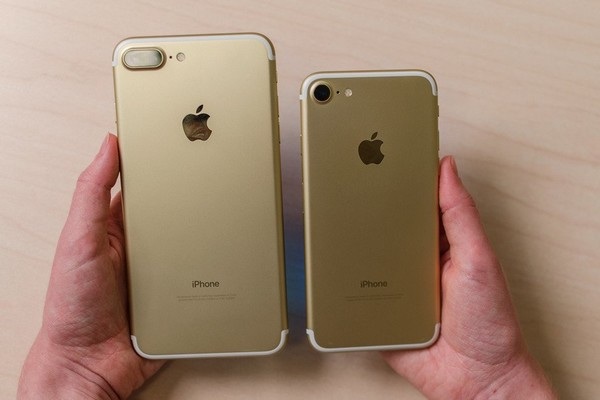 Doanh số iPhone kỷ lục giúp Apple “bùng nổ” trong quý vừa qua - 1 Doanh số “khủng” của bộ đôi iPhone 7/7 Plus đã giúp Apple đạt được kỷ lục doanh thu trong quý vừa qua