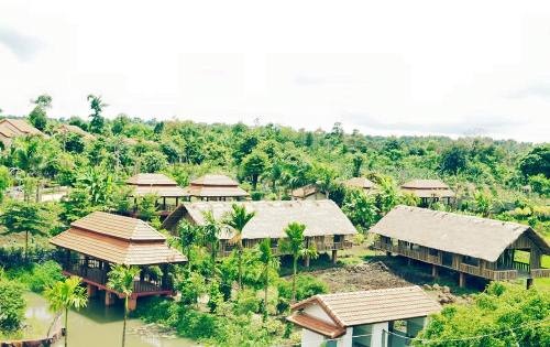 Kỷ luật cảnh cáo hai cán bộ để doanh nghiệp xây khu du lịch trái phép - 1 
Khu du lịch Đồi Thông được xây dựng trái phép hàng ngàn m2