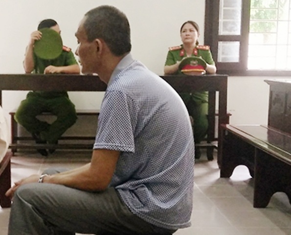 Ghen tuông vô cớ, quay lại giết vợ cũ - 1 Bị cáo Nguyễn Văn Lợi tại tòa