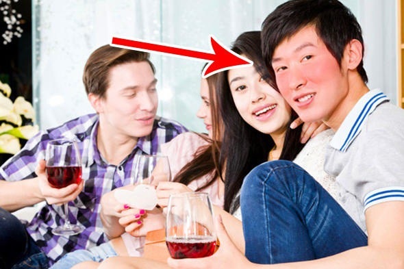 Tại sao lại có những người dễ đỏ mặt khi uống bia rượu? - 1 Tại sao lại có những người dễ đỏ mặt khi uống bia rượu? - 1
