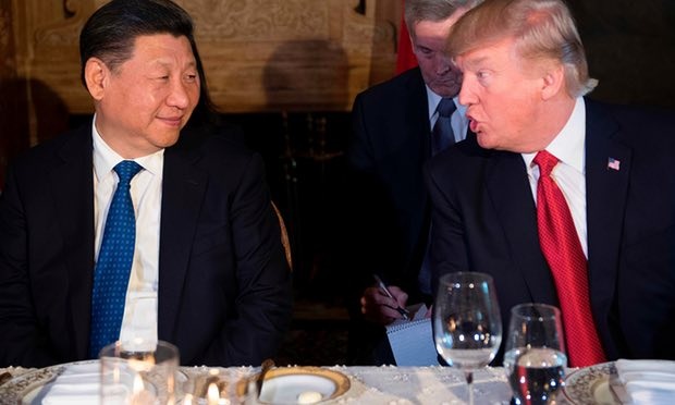 Ông Tập “đứng hình” 10 giây khi ông Trump thông báo tấn công Syria - 1
Tổng thống Mỹ Donald Trump đã thông báo vụ tấn công Syria cho Chủ tịch Trung Quốc Tập Cận Bình ngay khi họ vừa kết thúc bữa tiệc ở Mar-a-Lago. (Ảnh: AFP)