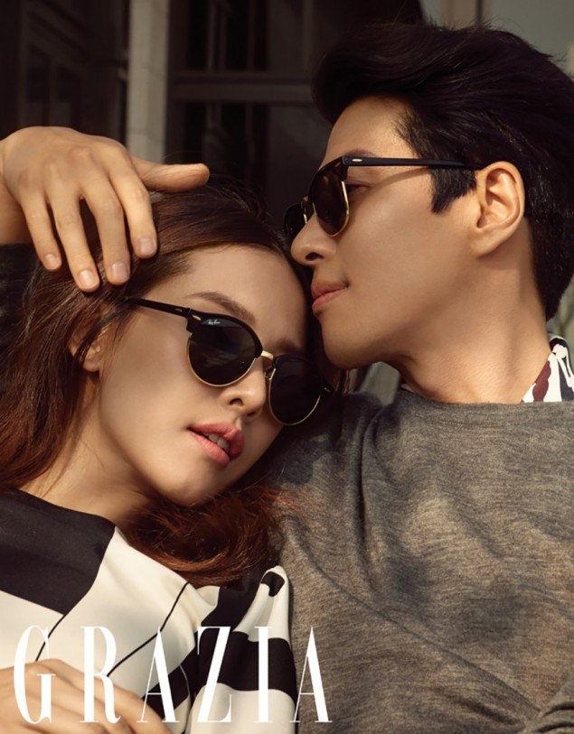 Lee Dong Gun và Jo Yoon Hee đẹp đôi trên tạp chí - 3
Nữ diễn viên Jo Yoon Hee nói: “Tôi tin rằng, chính định mệnh đã an bài chúng tôi sau khi tôi phát hiện mình đang mang thai”. Còn Lee Dong Gun thì nói: “Tôi thấy mình thật may mắn và thực sự rất hạnh phúc khi ở bên vợ mình. Cô ấy là lý do duy nhất khiến tôi muốn trở nên hoàn thiện hơn”.