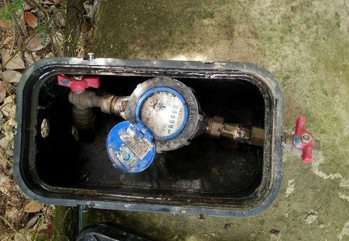 TPHCM cắt giảm, hạn chế tối đa khai thác nước ngầm - 2 Nhiều hộ gia đình được cấp đồng hồ nước tại nhà nhưng ít sử dụng và chuyển sang dùng nước giếng khoan