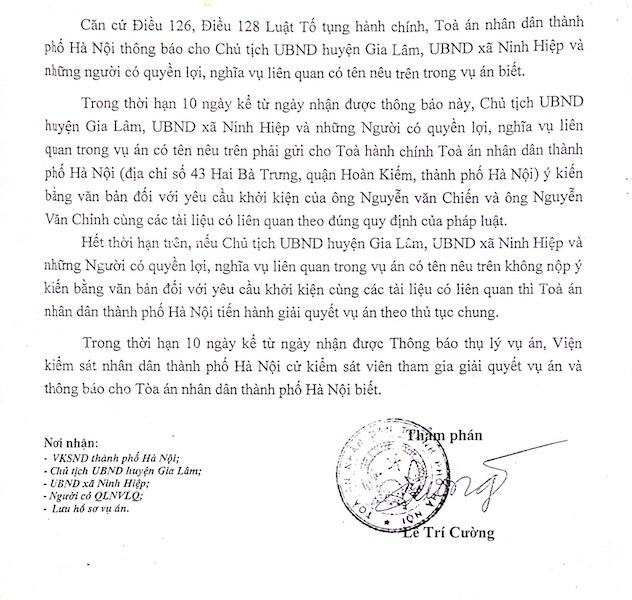 Hà Nội: Chủ tịch huyện Gia Lâm bị người dân khởi kiện ra tòa! - 2
Chủ tịch huyện Gia Lâm bị người dân khởi kiện ra tòa.