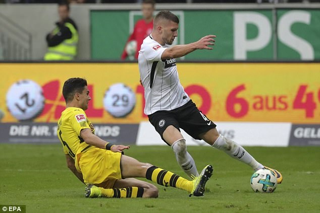 Dortmund rơi điểm đáng tiếc, Bayern Munich thắng nhọc Hamburg - 1 Dortmund chia điểm đáng tiếc trước Frankfurt