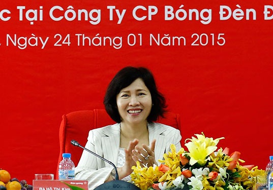 Giá cổ phiếu phục hồi, nhà Thứ trưởng Kim Thoa có thêm gần 30 tỷ đồng - 1
Bà Hồ Thị Kim Thoa từng là lãnh đạo của Bóng đèn Điện Quang trước khi làm Thứ trưởng Bộ Công Thương