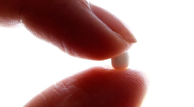 Cảnh báo khẩn: Xuất hiện loại ma tuý siêu nguy hiểm gây chết người - 1 Furanyl fentanyl được hấp thụ vào cơ thể người qua tiếp xúc ngoài da. Ảnh: Reuters
