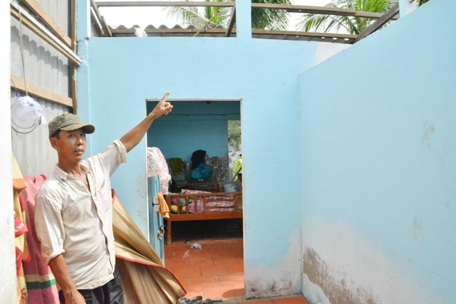 Lốc xoáy làm hư hại nhà dân ở Bạc Liêu. (Ảnh: CTV)