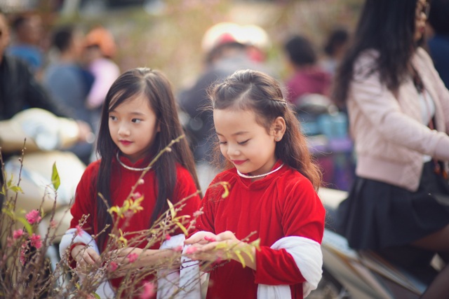 Du xuân Đinh Dậu cùng "tiểu Châu Tấn" và "tiểu Chi Pu" - 6 Hai em bé rất háo hức và mong chờ ngày Tết.