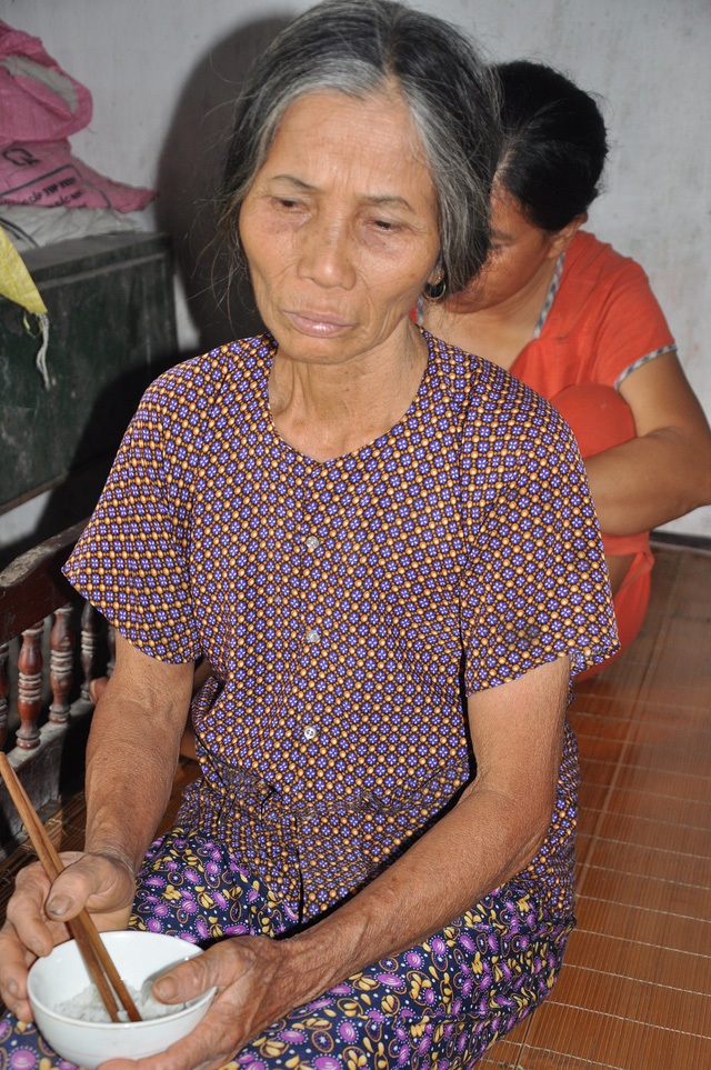 Gần 50 triệu đồng đến với gia đình người cựu chiến binh Nguyễn Thanh Màu - 2 Bác luôn lo lắng một mai hai vợ chồng già về với Tổ tiên thì các con sẽ đi đâu, về đâu?