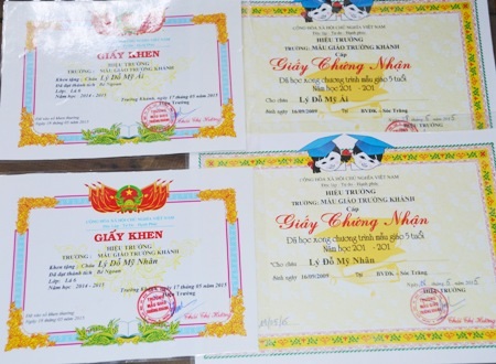 Cuộc sống khốn khó của chị em sinh đôi mang tên Mỹ Nhân, Mỹ Ái - 11 Hai cháu Mỹ Nhân, Mỹ Ái học rất giỏi. Nhưng tương lai của các cháu chẳng biết về đâu khi gia đình vẫn chưa có chỗ ở ổn định.