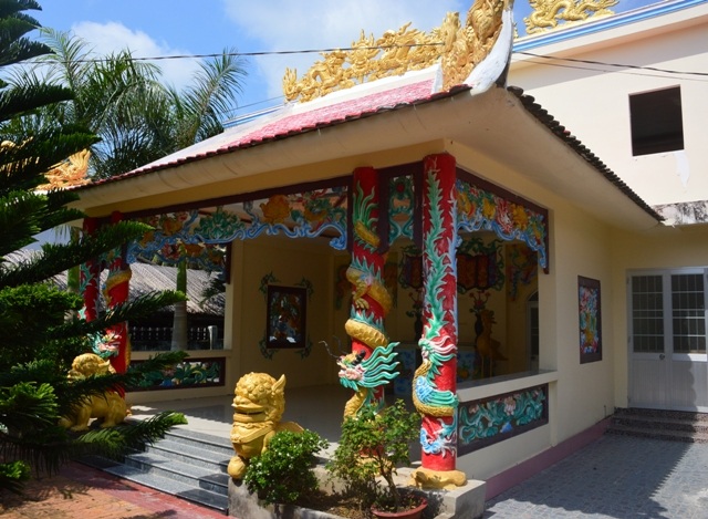Một cựu chiến binh bỏ hàng trăm triệu đồng xây nhà thờ liệt sĩ - 2
Nhà thờ cúng liệt sĩ được xây dựng với tất cả tấm lòng của gia đình cụ Quới.