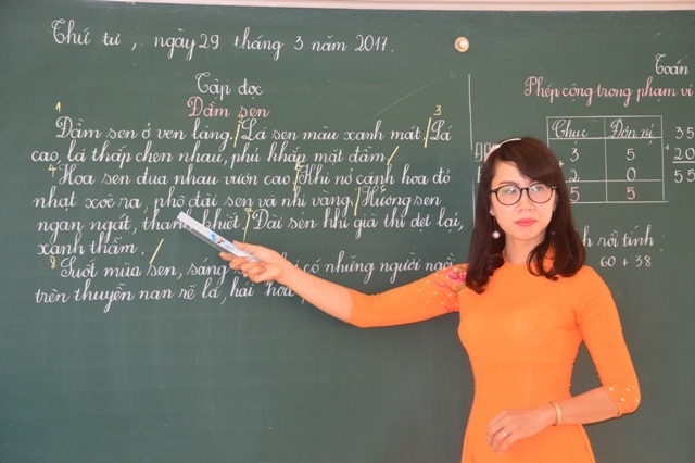 Những điều thú vị về cô giáo miệt vườn duyên dáng, tài năng - 3 Nét chữ của cô Diệu rất đẹp.