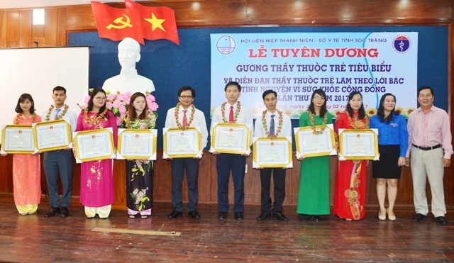 Lần đầu tiên tuyên dương gương thầy thuốc trẻ tiêu biểu - 1 Sóc Trăng lần đầu tiên tuyên dương thầy thuốc trẻ tiêu biểu.