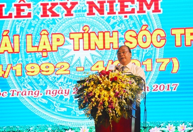 Thủ tướng: Sóc Trăng cần liên kết với các tỉnh để xây dựng đề án phát triển - 1 Thủ tướng Nguyễn Xuân Phúc phát biểu tại lễ kỷ niệm 25 năm tái lập tỉnh Sóc Trăng.