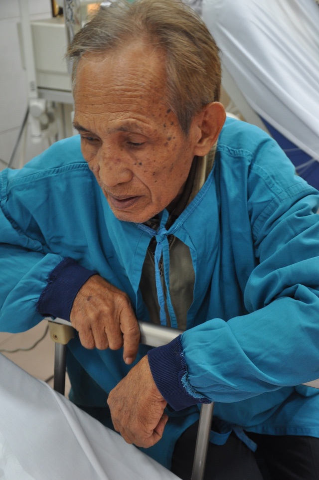 Em Hương Giang bị tim nặng đã mãi mãi ra đi - 2 Bác Tống Miên năm nay đã 70 tuổi bàng hoàng trước thông tin con bị bệnh tim.
