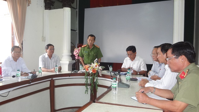 Nghi phạm tự sát trong trại tạm giam bằng dao rọc giấy - 1 UNBND tỉnh Vĩnh Long họp báo thông tin vụ nghi phạm chết trong trại tam giam