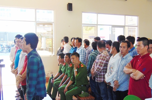 Băng nhóm gồm 30 đối tượng chuyên trộm cắp liên tỉnh miền Tây - 1 Các bị cáo trước tòa.