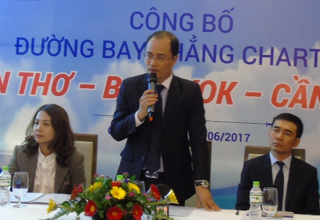Mở đường bay Cần Thơ - Bangkok Thái Lan - 1 Ông Trần Tường Huy - Tổng giám đốc WorldTrans trả lời câu hỏi của các nhà báo về các chuyến bay từ Cần Thơ - Thái Lan