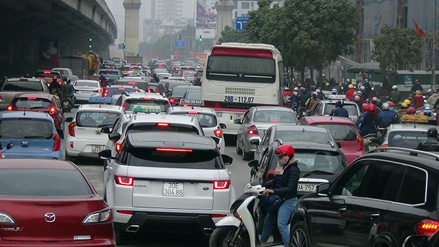 Hà Nội: Ùn tắc kéo dài trên nhiều tuyến phố - 7 Sáng nay, tình trạng ùn tắc giao thông nghiêm trọng diễn ra trên đường Nguyễn Xiển