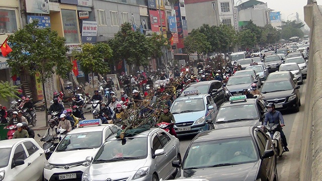 Hà Nội: Ùn tắc kéo dài trên nhiều tuyến phố - 10 Hà Nội: Ùn tắc kéo dài trên nhiều tuyến phố - 10