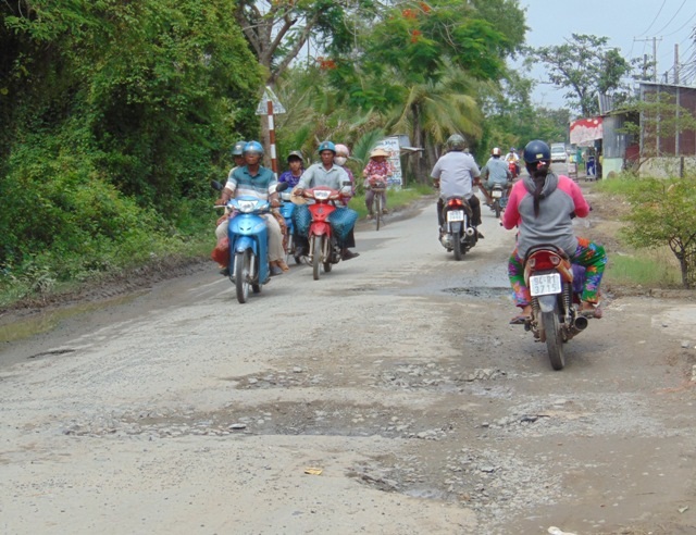 “Con đường đau khổ” ở Bạc Liêu: 7 năm vẫn… ì ạch thi công 7km đường! - 3 “Con đường đau khổ” ở Bạc Liêu: 7 năm vẫn… ì ạch thi công 7km đường! - 3