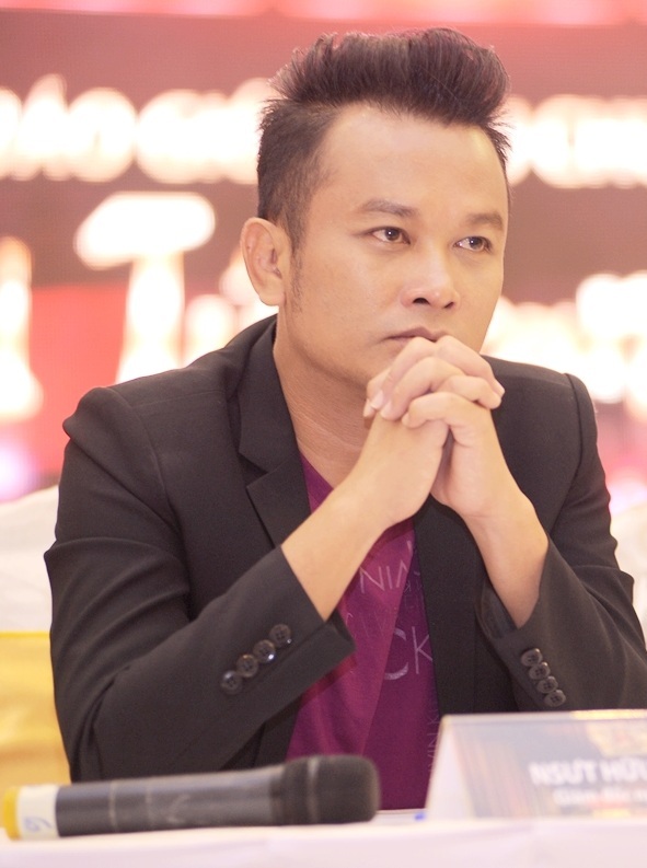 Hoài Linh lần đầu xuất hiện tươi tắn sau khi ra viện - 6 Nghệ sĩ Hữu Quốc chia sẻ, anh từng buồn và hoạt động cầm chừng khi cải lương xuống cấp. Khi đó anh đã chuyển sang kinh doanh ăn uống. Nhưng khi tham gia chương trình, gắn bó và cải lương đã có sự trở lại trong lòng khán giả, quán quân Tải tử tranh tài mùa 1 đã “dẹp” quán ăn và trở lại với niềm đam mê với nghệ thuật cải lương.