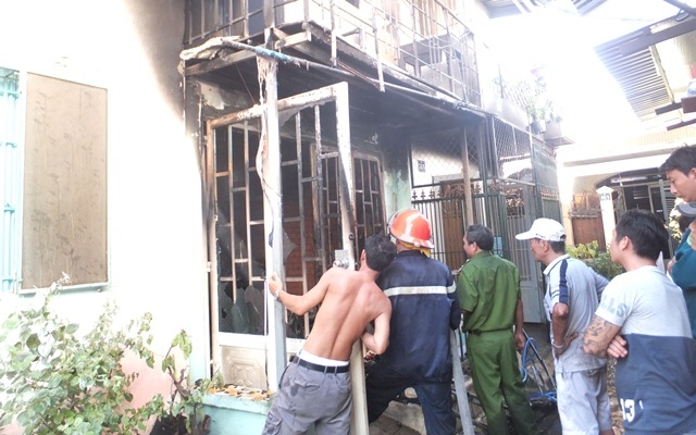 Nhà cháy rụi khi chủ đang đi tập thể dục - 1
Căn nhà bị bà hỏa ghé thăm lúc chủ đang đi tập thể dục