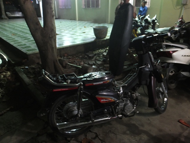Nam thanh niên dùng hung khí cướp hàng loạt xe ôm - 2 Xe tang vật bị công an thu giữ