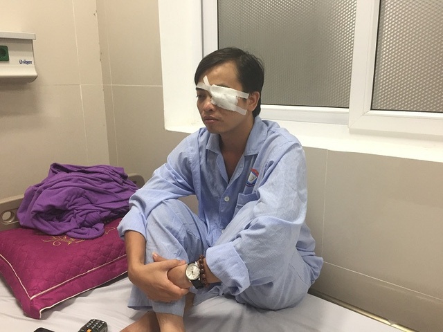Khởi tố vụ bác sỹ bị hành hung tại bệnh viện - 3 Bác sỹ Trần Văn Sơn bị nhóm côn đồ hành hung dẫn đến đa chấn thương, mắt sưng và có dấu hiệu rách giác mạc