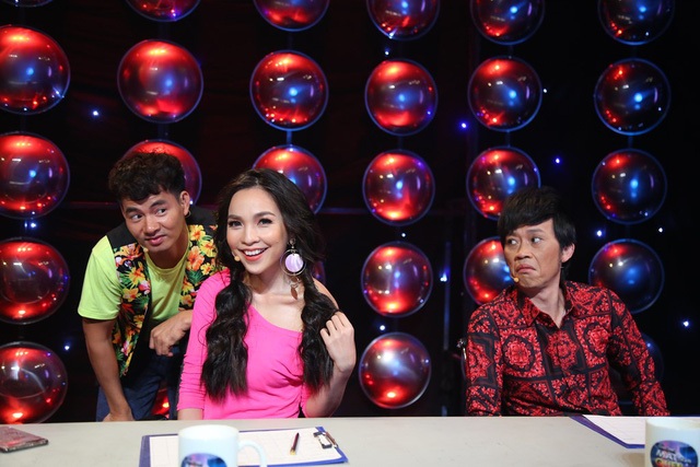 Những bà mẹ đơn thân của showbiz Việt và chuyện đời giấu nước mắt - 5 Hiền Thục làm giám khảo trong chương trình Gương mặt thân quen nhí 2017. Bà mẹ một con vẫn trẻ trung, xinh đẹp khi sắp bước sang tuổi 40.