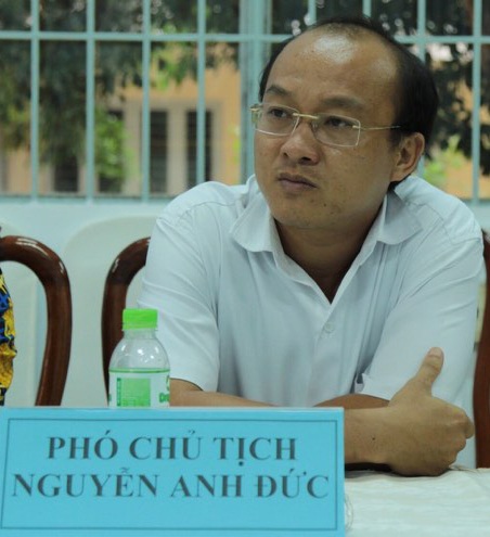 Vụ "xẻ thịt" đất nông nghiệp gây chấn động: Không "ém" hồ sơ sai phạm! - 4 Lãnh đạo UBND huyện Cần Giuộc tiếp nhận thông tin từ Báo Dân trí và hứa sẽ thông tin trả lời sớm nhất.