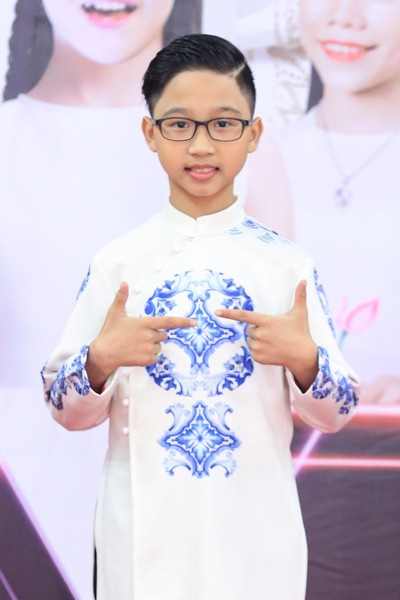 NSƯT Đăng Dương cùng bà xã đẹp như hoa hậu hội ngộ dàn sao nhí - 10 Nghệ sĩ Vượng râu, MC Hạnh Phúc, Hà Như Quỳnh, Nhật Minh, Đức Vĩnh.