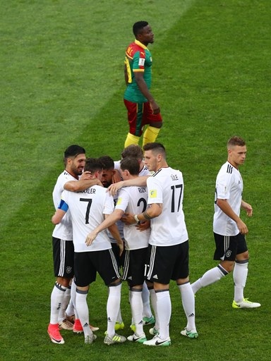 Hạ gục Cameroon, Đức gặp Mexico ở bán kết Confederations Cup - 5
Niềm vui của người Đức sau khi có bàn thắng mở tỷ số