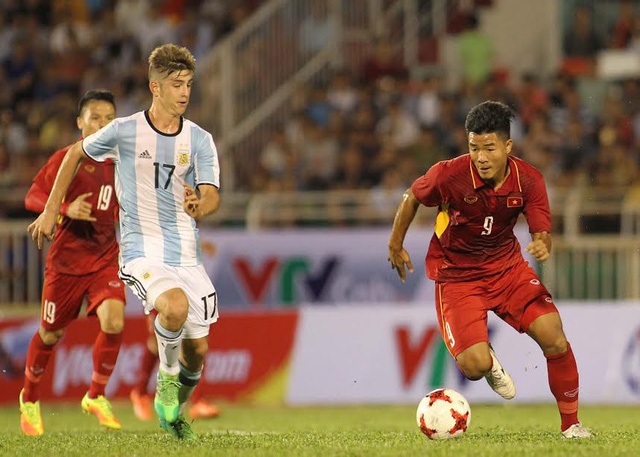 Đội tuyển Việt Nam không có trung phong để đấu Jordan - 1
HLV Hữu Thắng đau đầu khi Đức Chinh vắng mặt do chấn thương