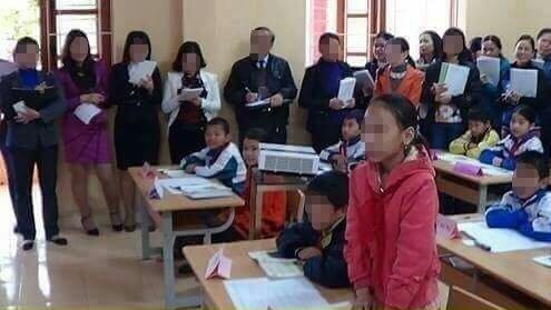 Tiết học có hơn 40 giáo viên dự giờ - 6 Những hình ảnh đông giáo viên cùng tham gia dự giờ tiết học từng gây ra rất nhiều tranh cãi trên mạng xã hội.