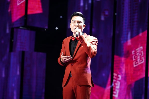 Học trò của ca sĩ Quang Lê hát quên lời, bị loại - 1 Vì áp lực tâm lý, Dũng Sến hát quên lời.