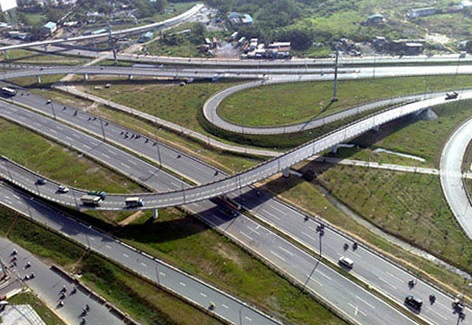 Đến đường cong không phải bật đèn báo rẽ, nhưng cần cẩn trọng - 1 Đến đường cong không phải bật đèn báo rẽ, nhưng cần cẩn trọng - 1