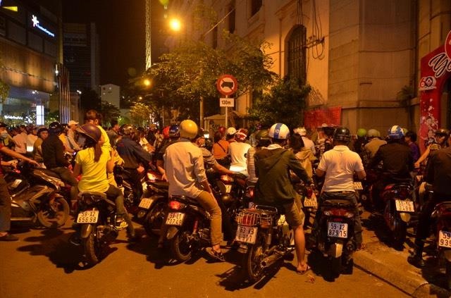 Người dân cả nước hân hoan trong phút giao thừa - 58 Người dân cả nước hân hoan trong phút giao thừa - 58