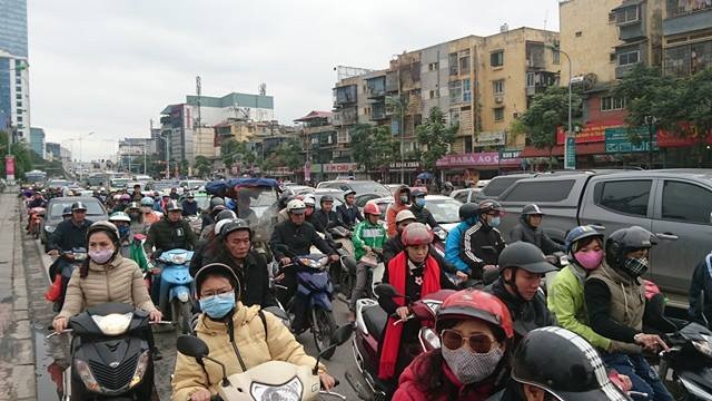 Hà Nội: Đường Nguyễn Chí Thanh bất ngờ ùn tắc kéo dài - 2 Hà Nội: Đường Nguyễn Chí Thanh bất ngờ ùn tắc kéo dài - 2