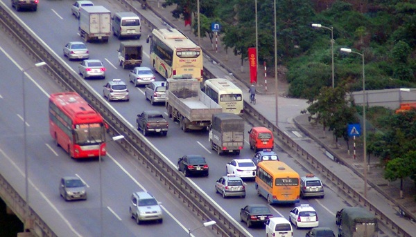Đề xuất hạ tốc độ tối đa tại đường trên cao Hà Nội - 1
Đường trên cao Hà Nội sẽ hạ tốc độ tối đa xuống 80 km/h? (ảnh: Quang Phong)