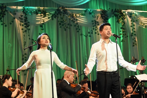 NSND Quang Thọ khuyên Đăng Dương: “Muốn hát hay phải… yêu nhiều hơn nữa” - 5 Lan Anh song ca với Đăng Dương ca khúc Tự nguyện.