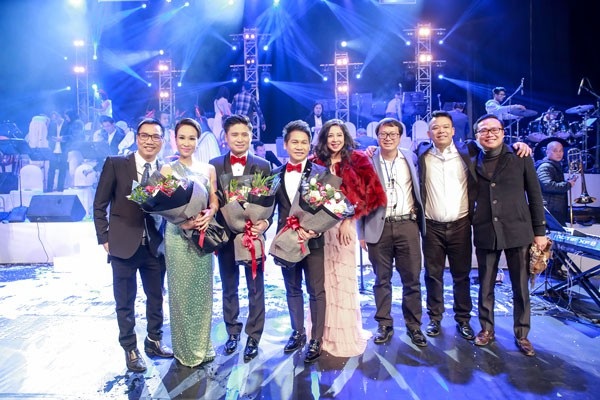 Tùng Dương “gây sốc” khi ngẫu hứng với bolero? - 6 Các nghệ sĩ và ê kíp thực hiện chương trình.