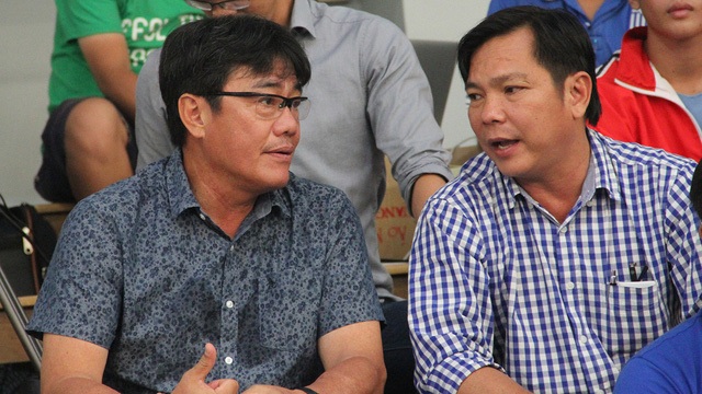 “Thể lực thua kém, đội tuyển Việt Nam thật may khi không thua Campuchia” - 1 Trưởng đoàn đội tuyển Việt Nam, ông Dương Vũ Lâm (trái) - ảnh: Trọng Vũ