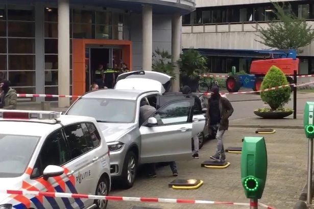 
Hiện trường vụ bắt cóc con tin (Ảnh: Twitter)
